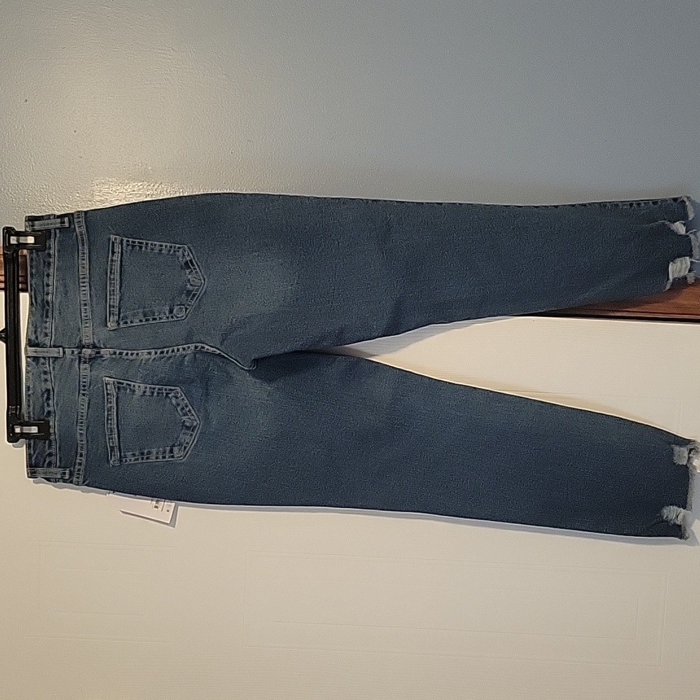 🆕️ Time & Tru Women's Distressed High-Rise Ankle Jeans Medium Blue Size 2 (#1) - Picture 4 of 7